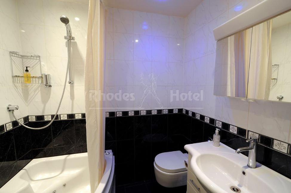 Rhodes Hotel Лондон Екстериор снимка