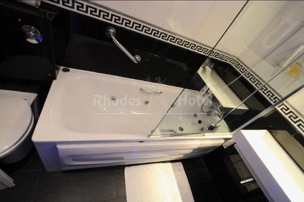 Rhodes Hotel Лондон Екстериор снимка