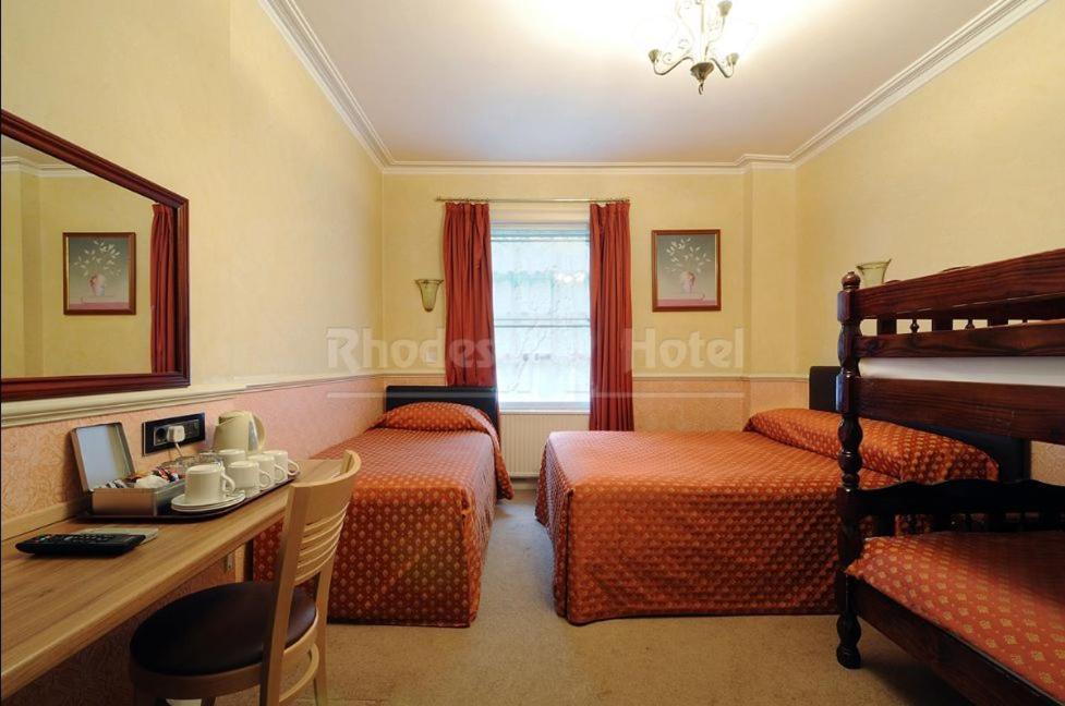 Rhodes Hotel Лондон Екстериор снимка